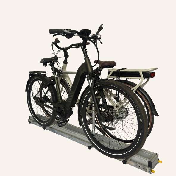 Fietsschuif met twee fietsen in camper- of mobilhomegarage