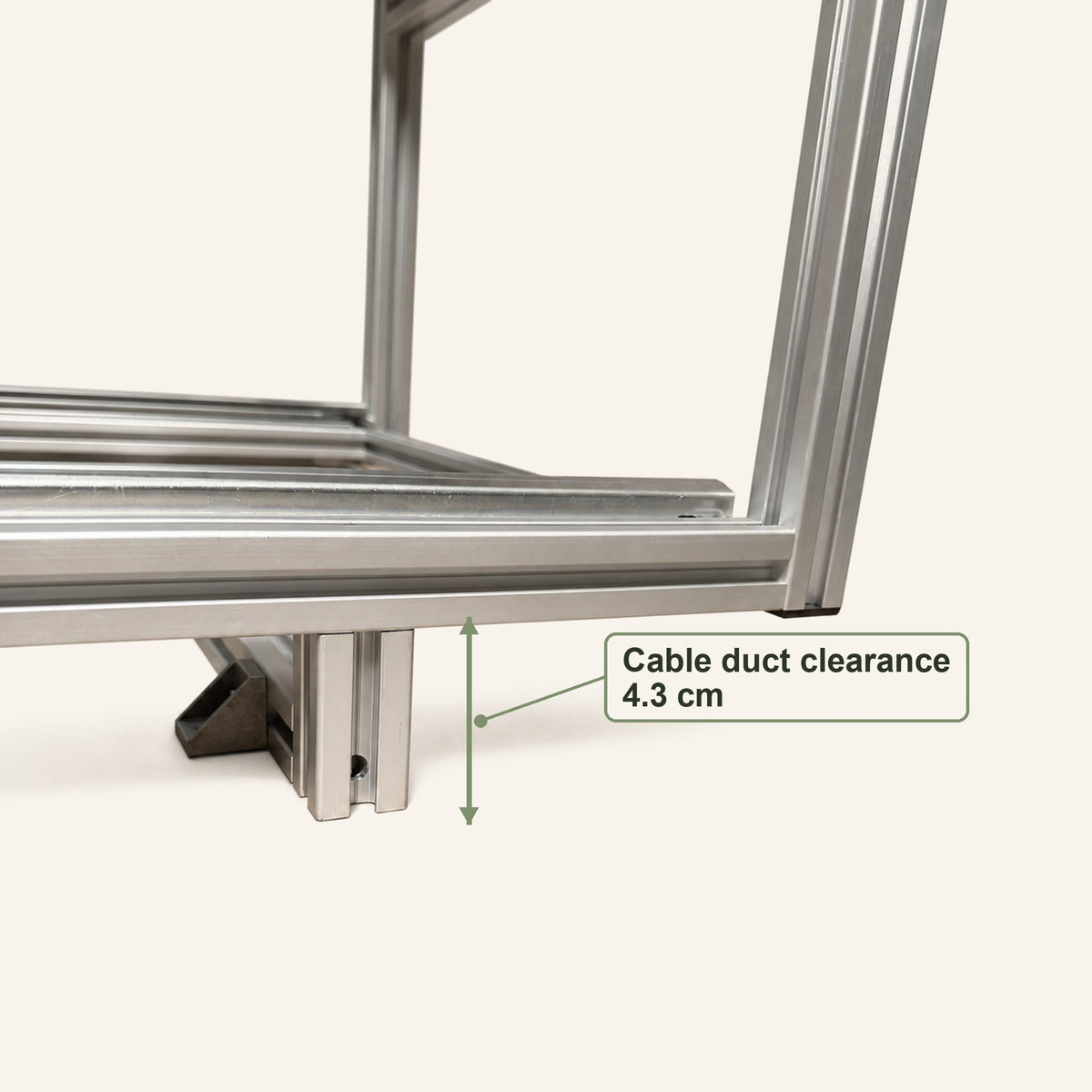 Détail du passage libre de 4,3 cm au-dessus de la goulotte