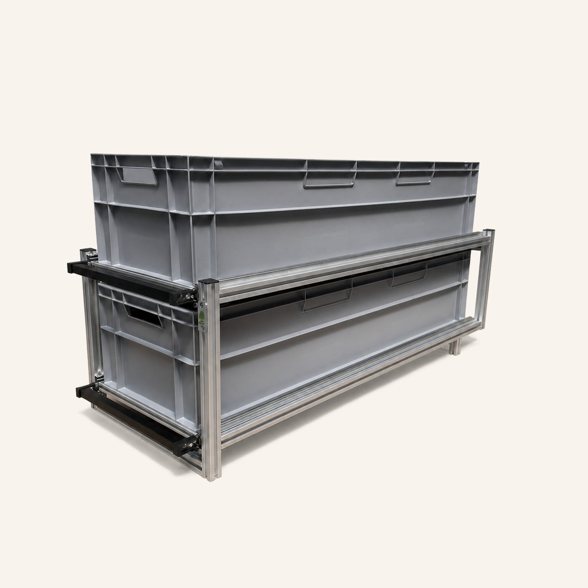 Module coulissant double pour fourgon aménagé au-dessus d’une goulotte avec quatre bacs Euronorm