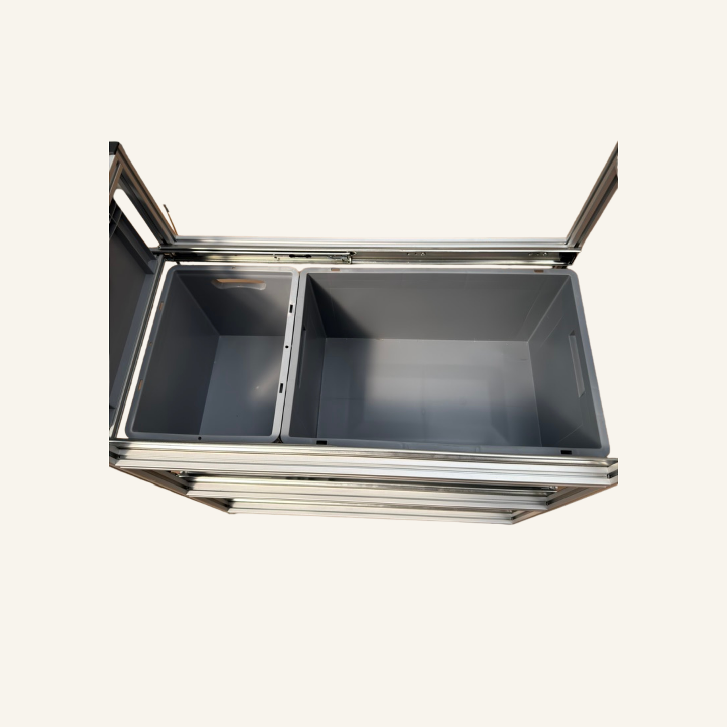 Set ovenfra af tredobbelt skydemodul 965 × 505 mm til autocamper med Euronorm-kasser