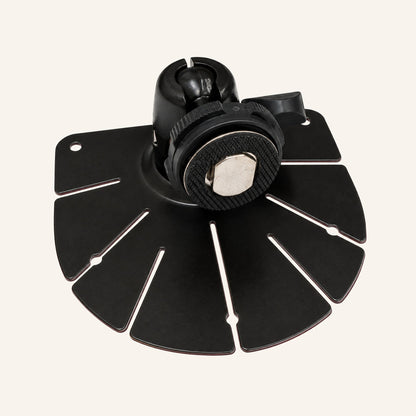 Inbegrepen metalen dashboardhouder voor de 7- en 10,1-inch monitor, met verstelbare bevestiging